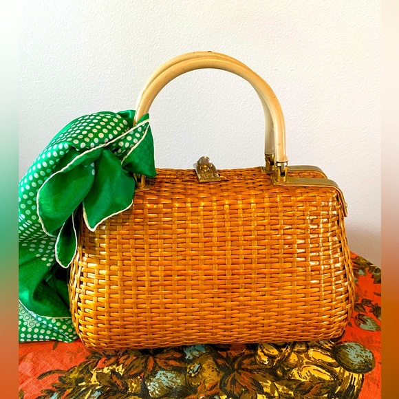Source Unknown Handbags - Vintage Wicker Purse 🌼